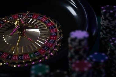 Slots game interface showing bet selection and spin button on aerontogel